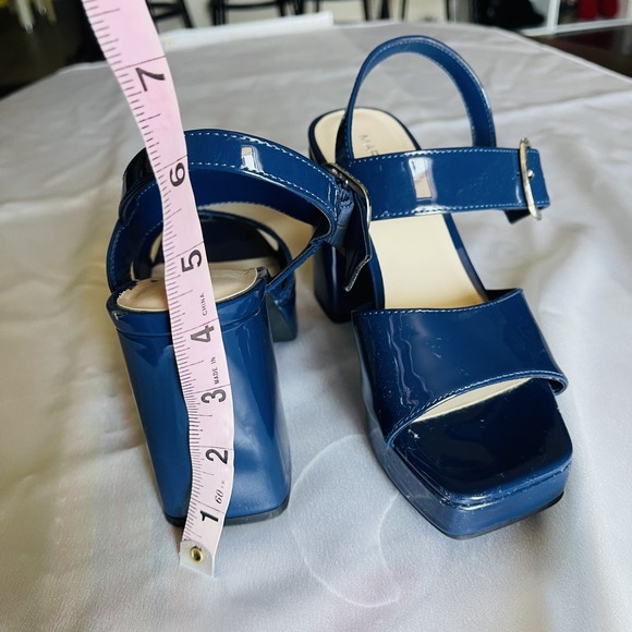 Marc Fisher Women's Blue Patent Leather Ankle Strap Block Heel Sandals 5.5 - Picture 4 of 11